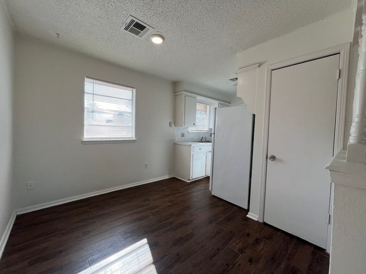 6938 Sw Forest Ave - Photo 6 of 12