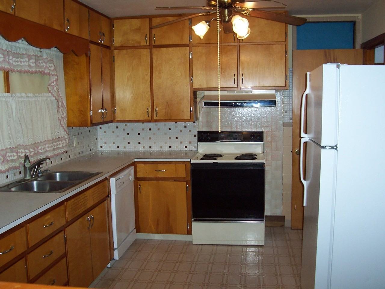 410 13th St - Photo 2 of 9