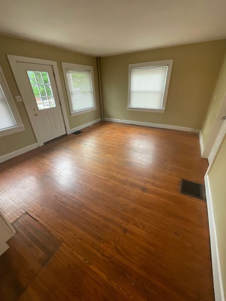 609 N Dunn St - Photo 5 of 29