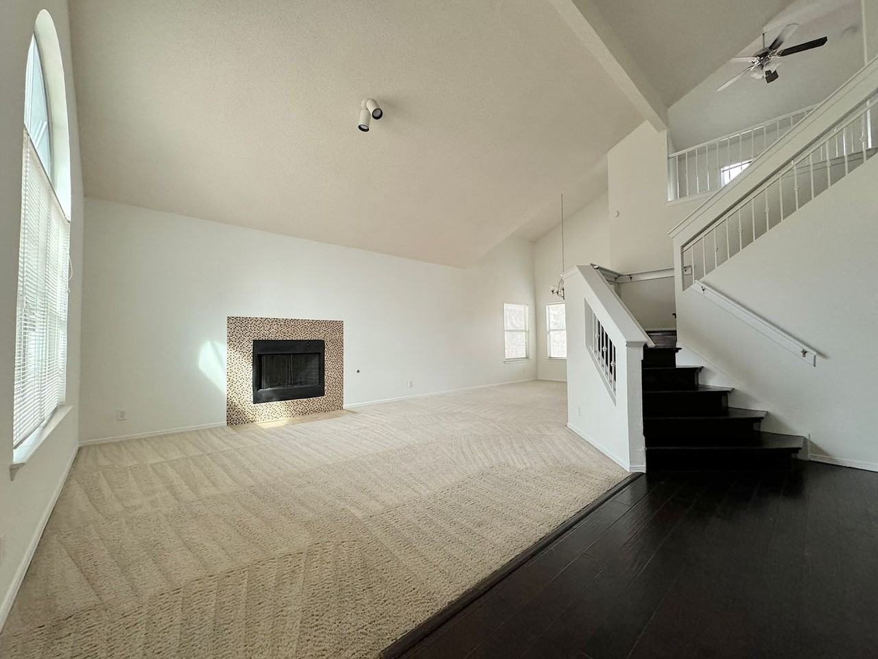 6404 Kenmore - Photo 4 of 29