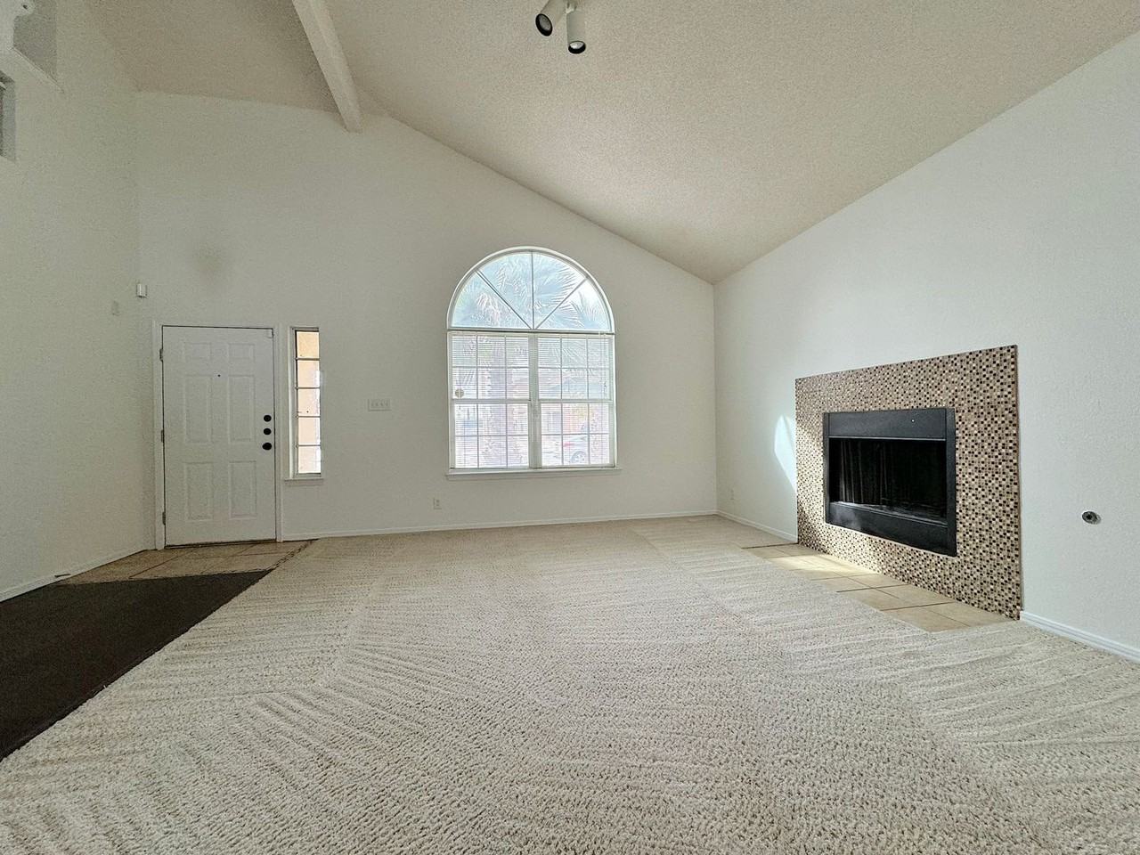 6404 Kenmore - Photo 6 of 29
