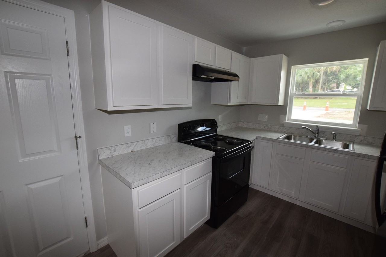 925 E Mcdonald Ave - Photo 5 of 12