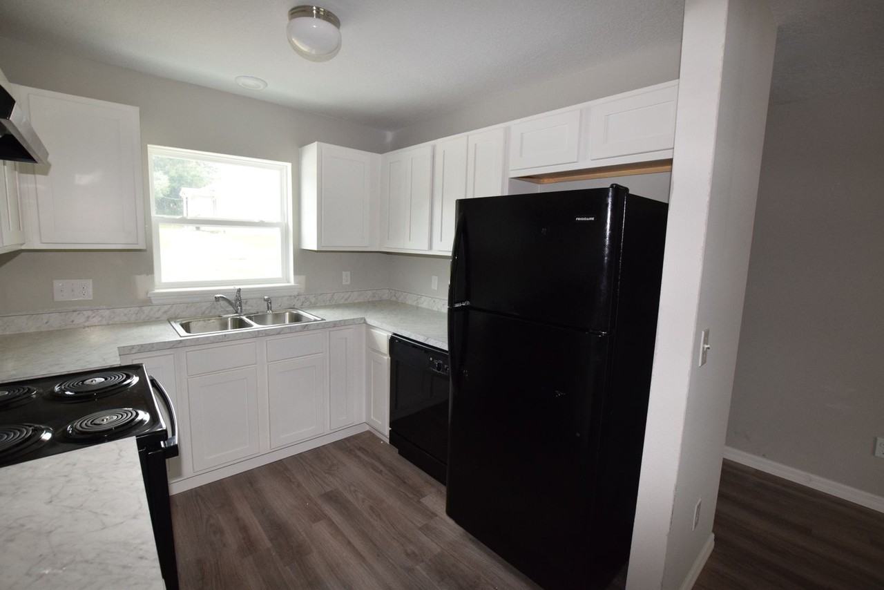 925 E Mcdonald Ave - Photo 6 of 12