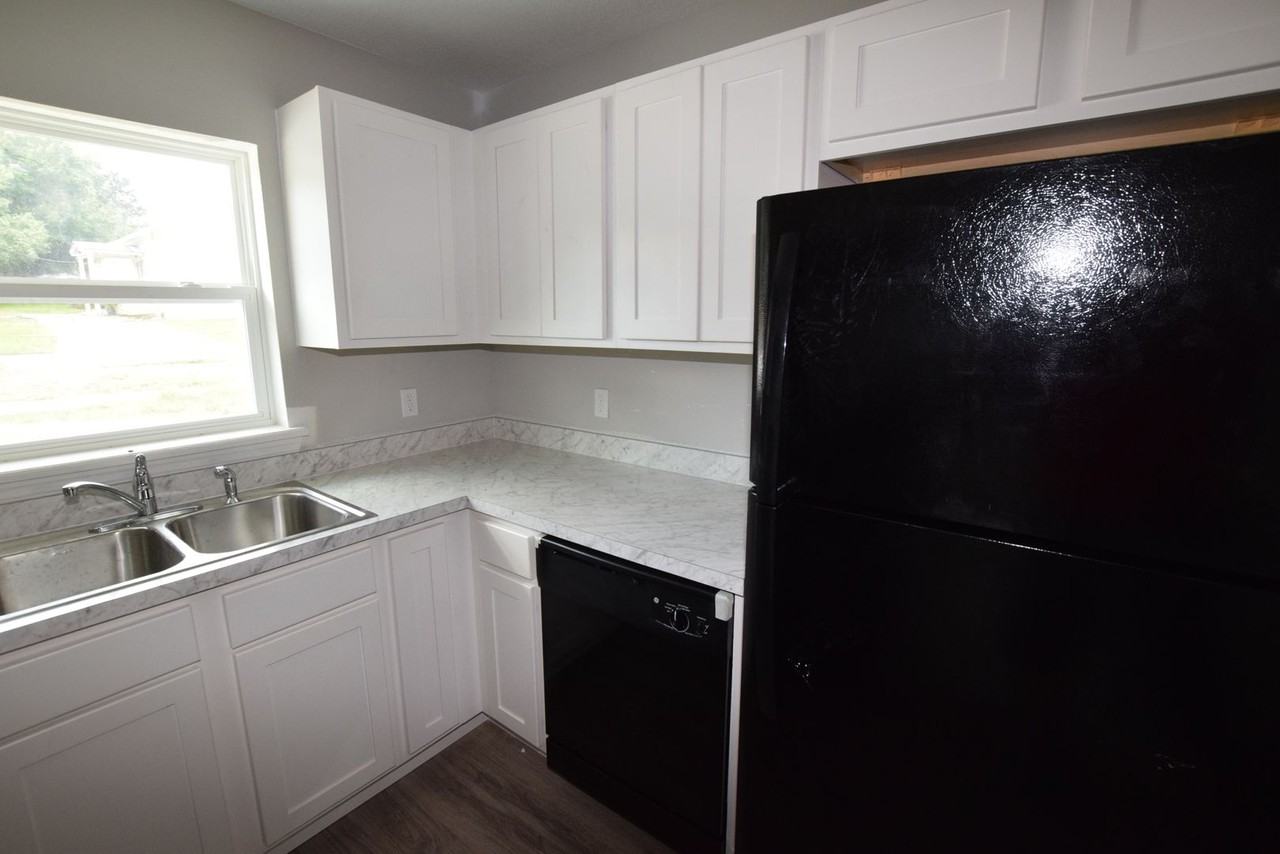 925 E Mcdonald Ave - Photo 7 of 12