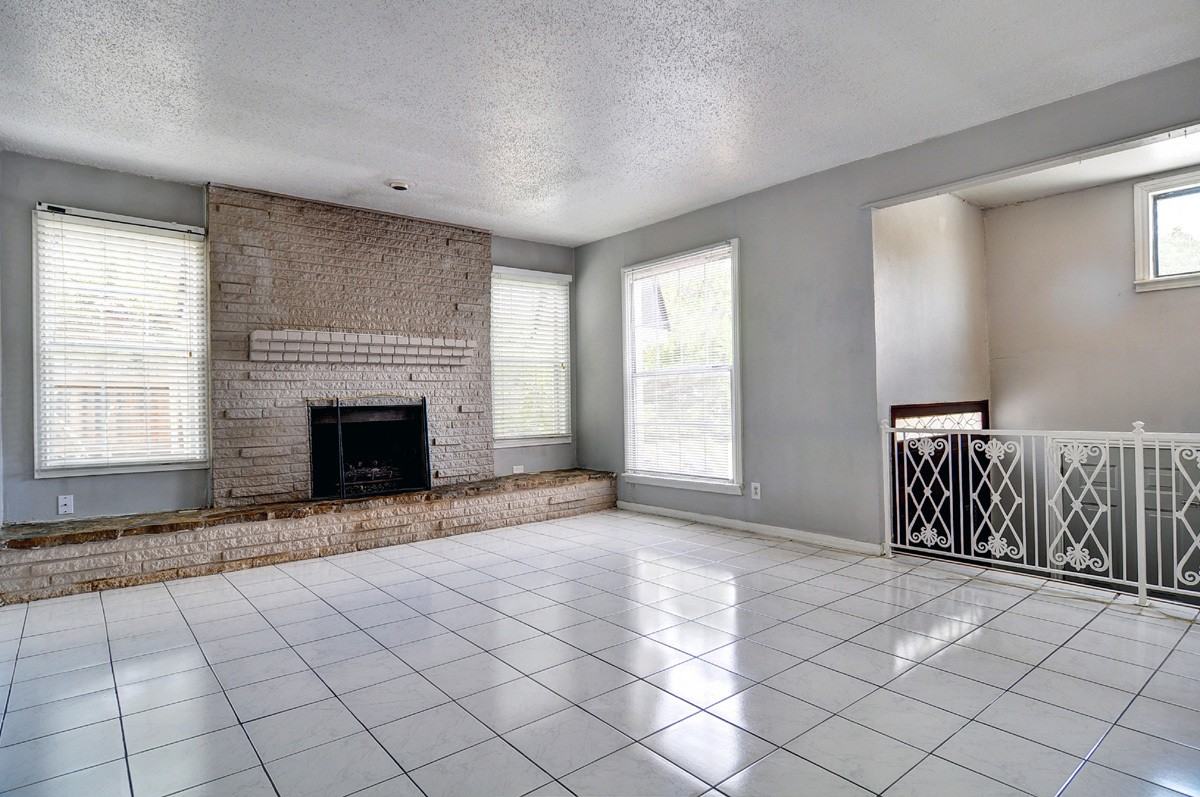 5336 Wonder Dr - Photo 3 of 33