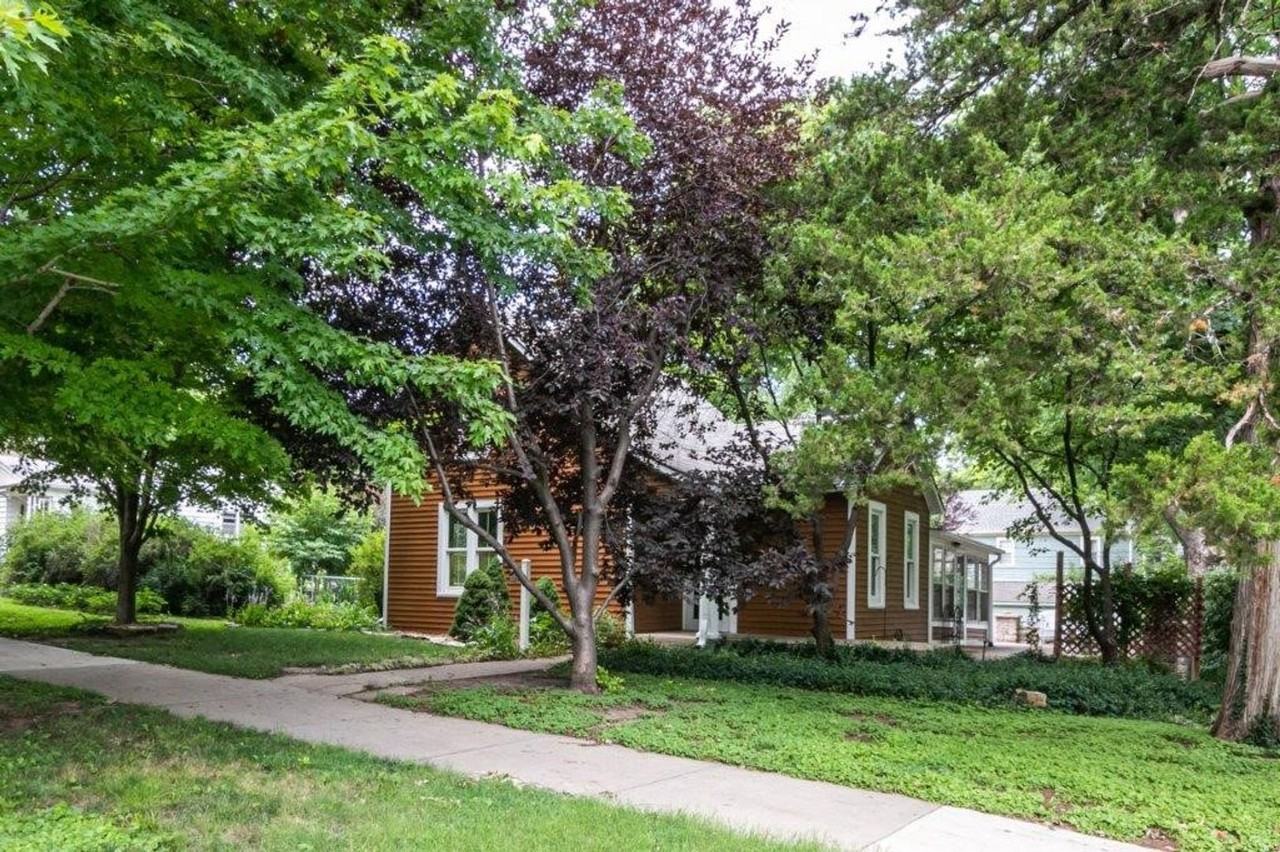 1800 Poyntz Ave - Photo 4 of 44