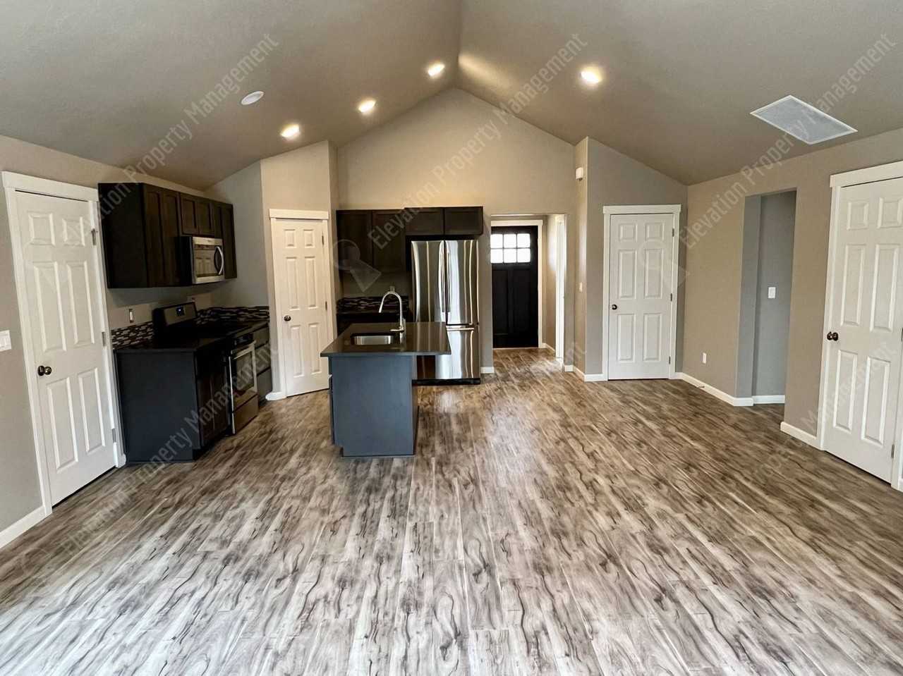 61154 Geary Dr - Photo 2 of 16