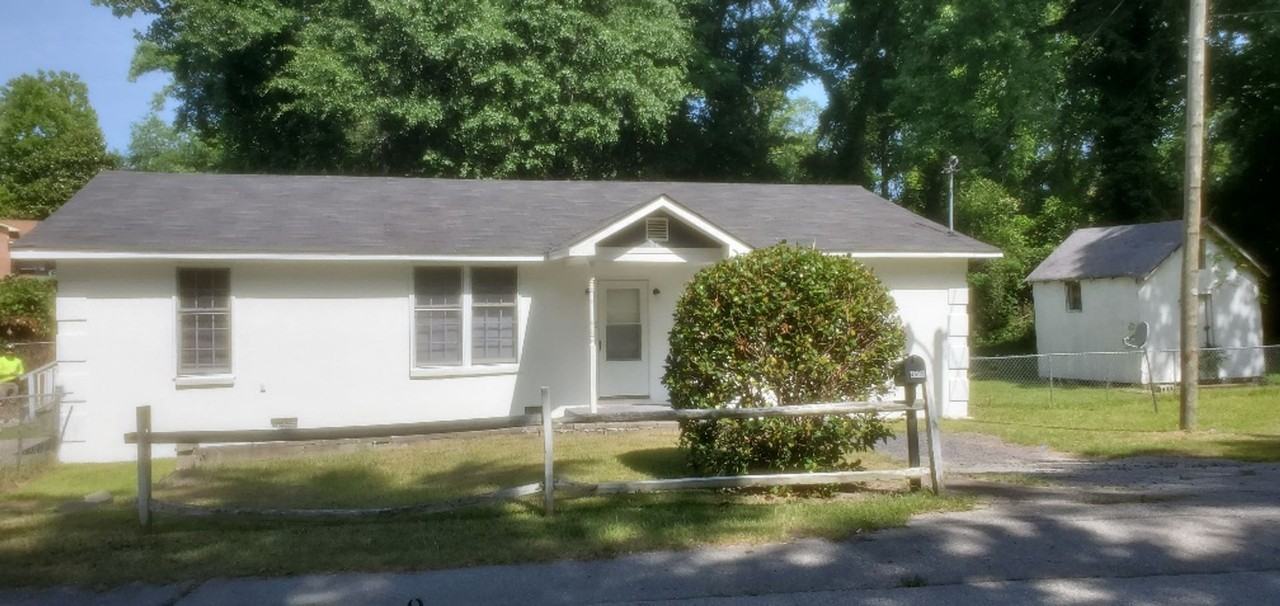 4605 Cromer Ave - Photo 2 of 3