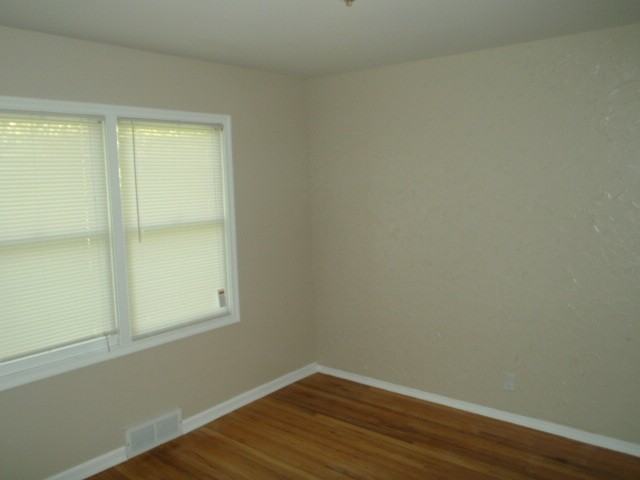 328 Polk Ave - Photo 2 of 4