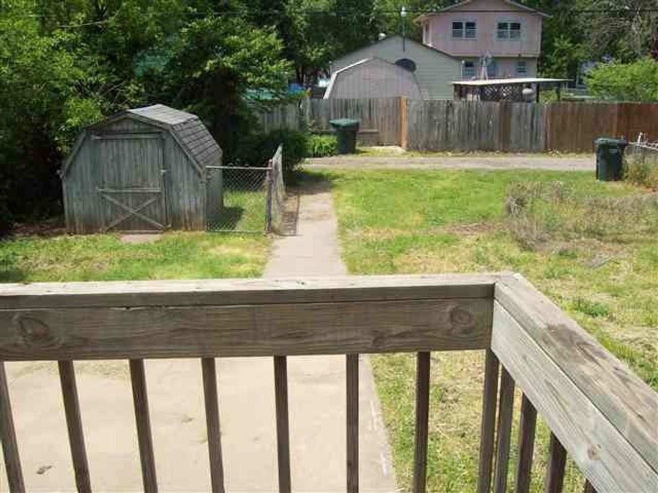 1827 Nw Tyler St - Photo 2 of 3