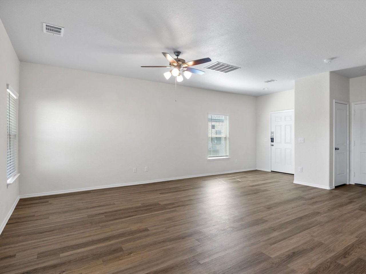 25442 Carnation Ct - Photo 5 of 13