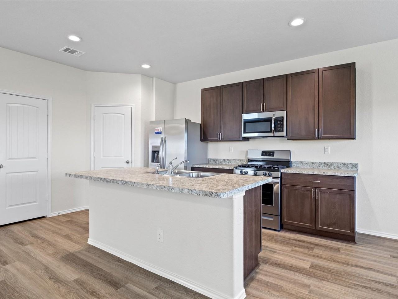 25442 Carnation Ct - Photo 6 of 13