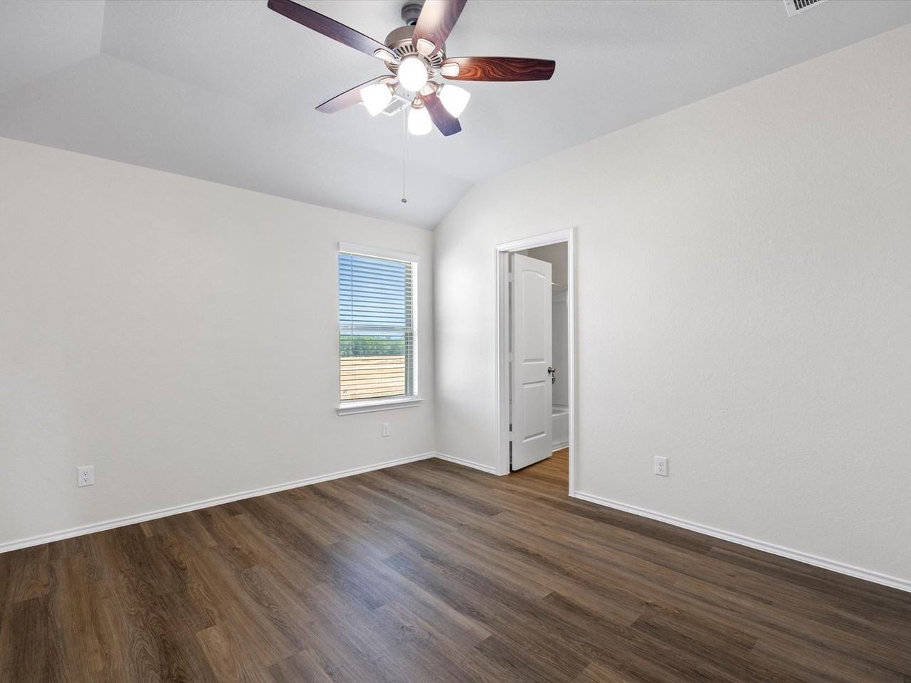 25442 Carnation Ct - Photo 7 of 13