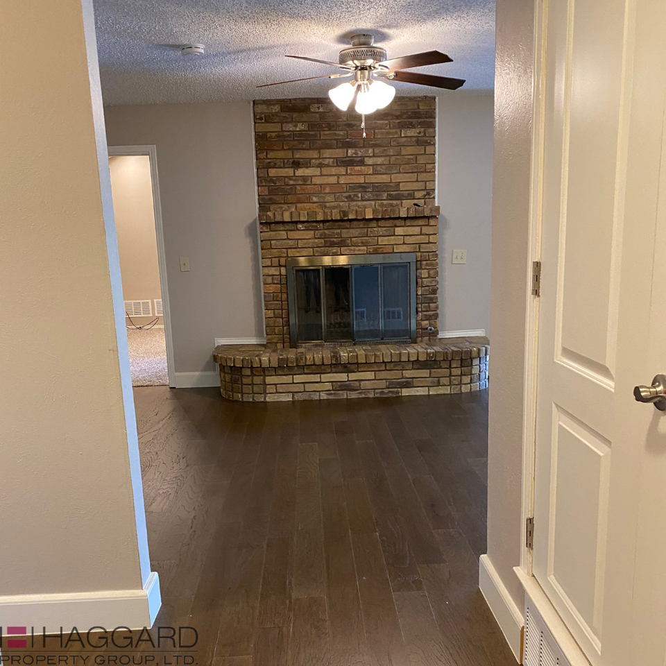 9038 Hillside Dr - Photo 2 of 24