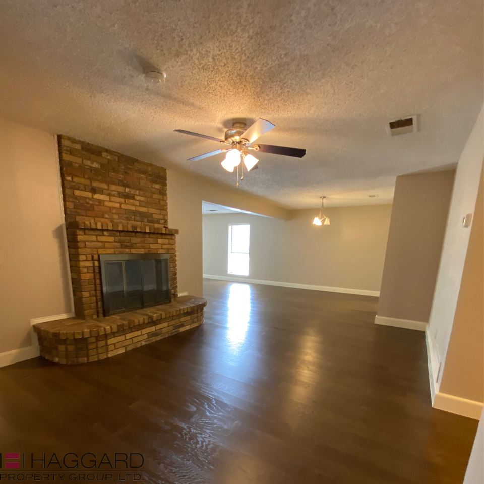 9038 Hillside Dr - Photo 3 of 24
