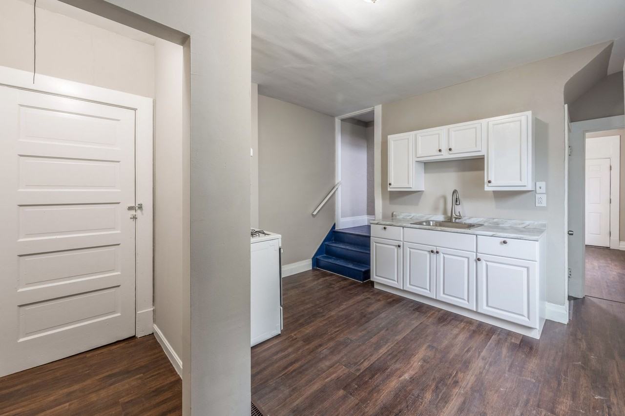 437 Pacific St - Photo 3 of 19