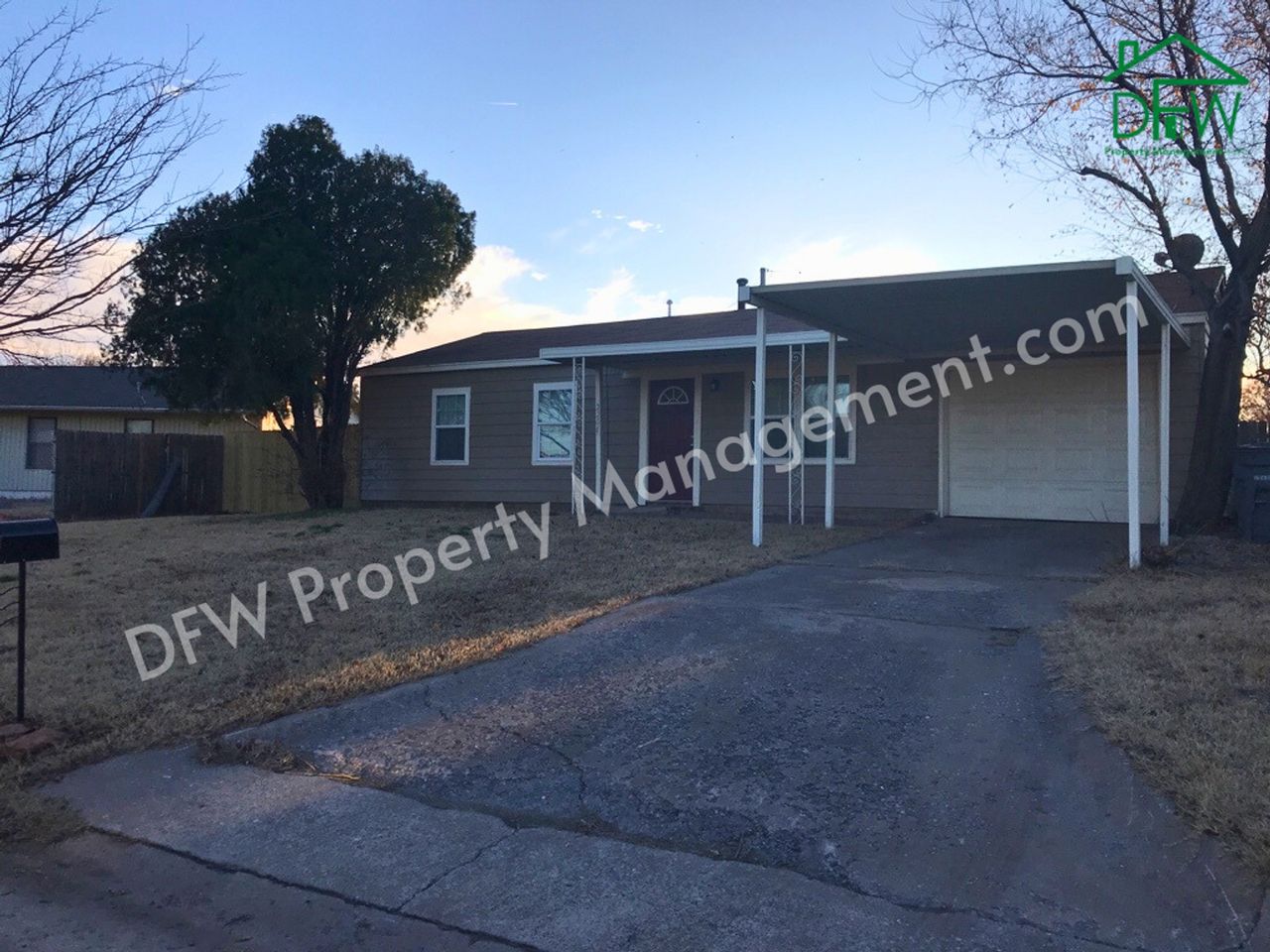 2206 Nw 26th St - Photo 3 of 21