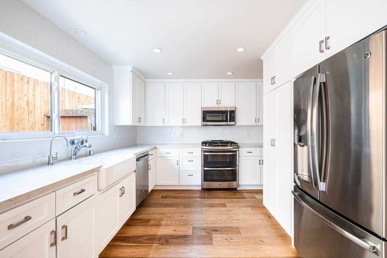 1011 5th St #4 - Photo 2 of 15