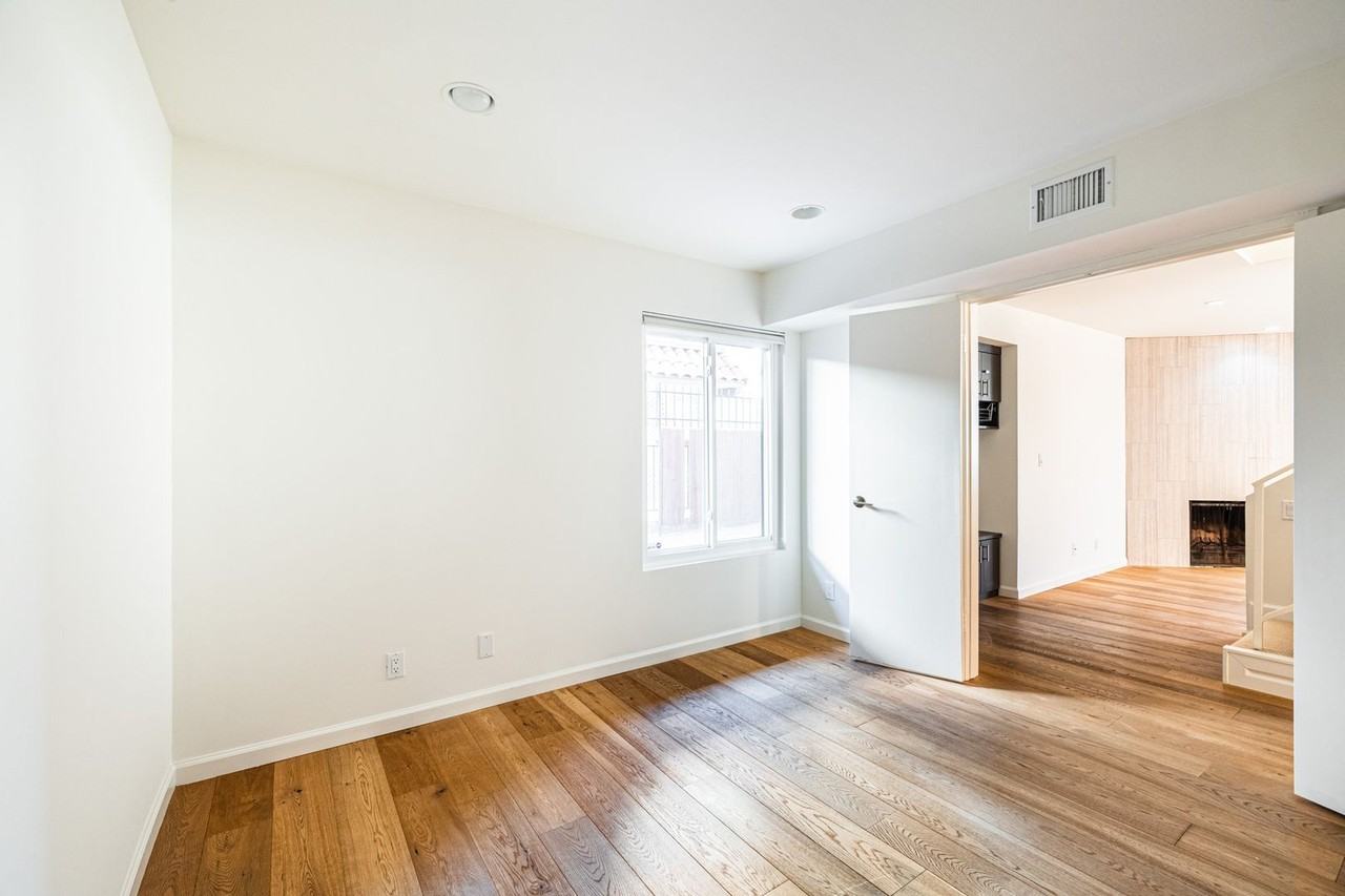 1011 5th St #4 - Photo 3 of 15