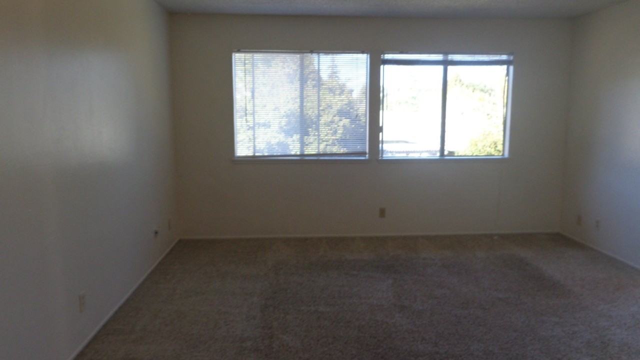 1119 Casita Dr #4 - Photo 2 of 8