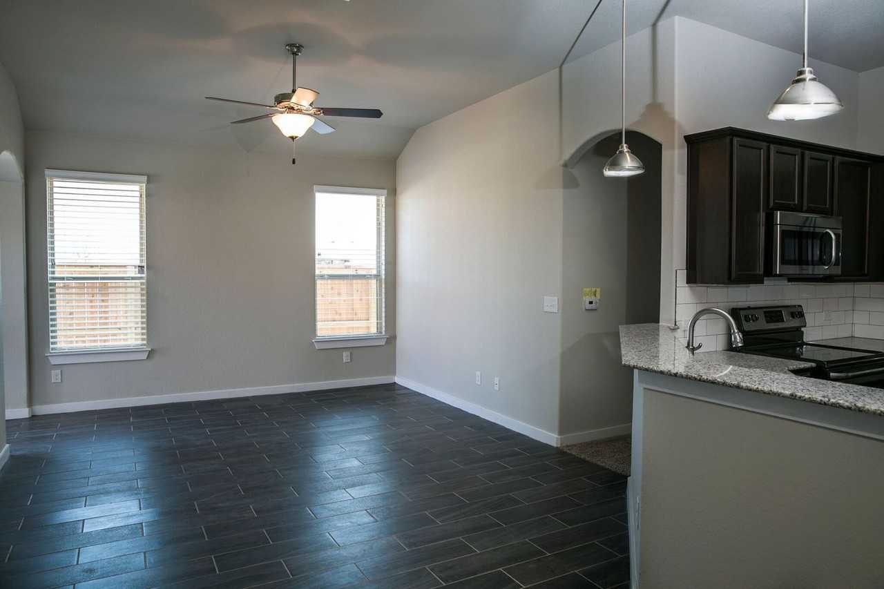 223 Hidden Springs Dr - Photo 2 of 7