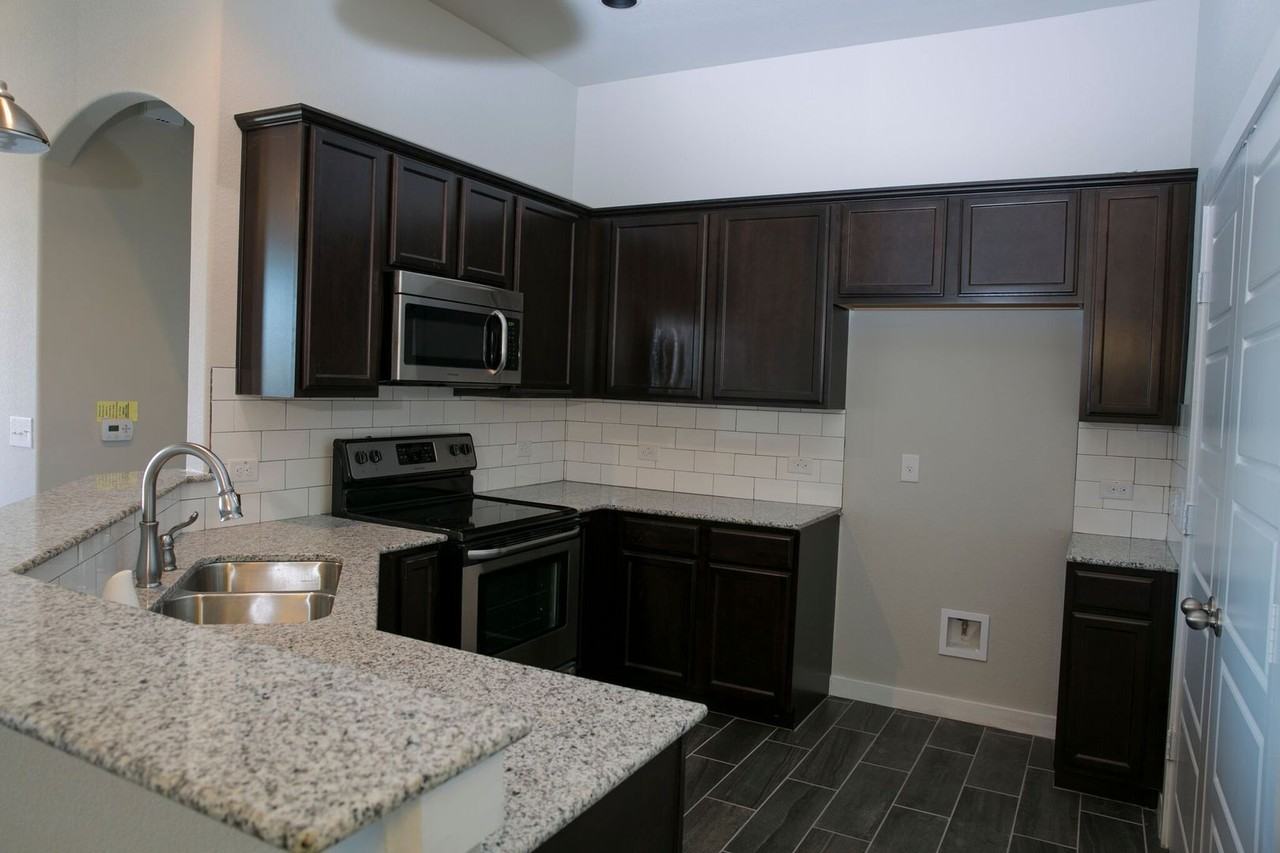 223 Hidden Springs Dr - Photo 3 of 7