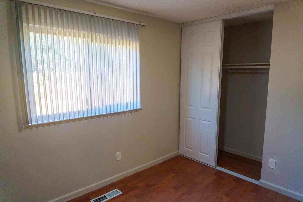 2105 Greenwood Pl - Photo 4 of 17