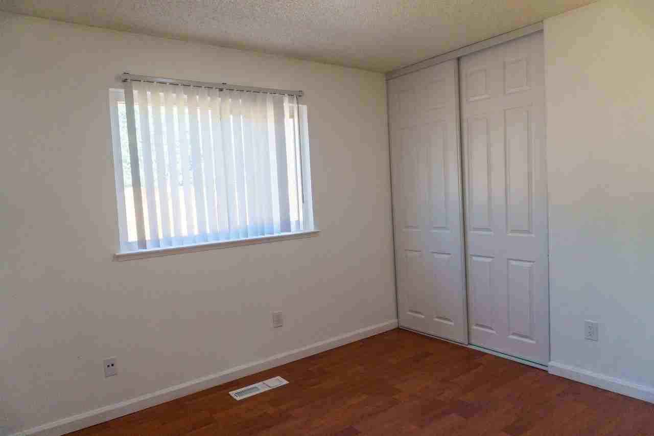 2105 Greenwood Pl - Photo 6 of 17