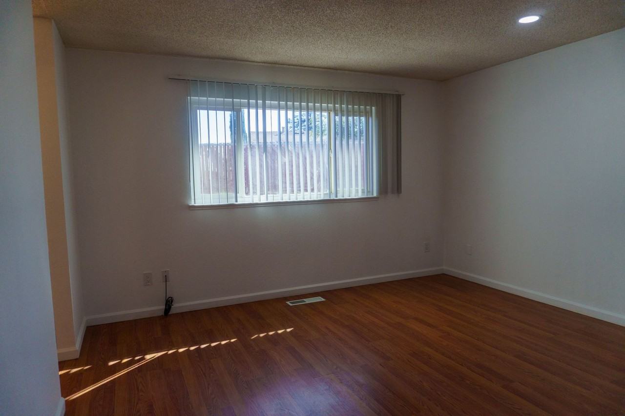 2105 Greenwood Pl - Photo 7 of 17