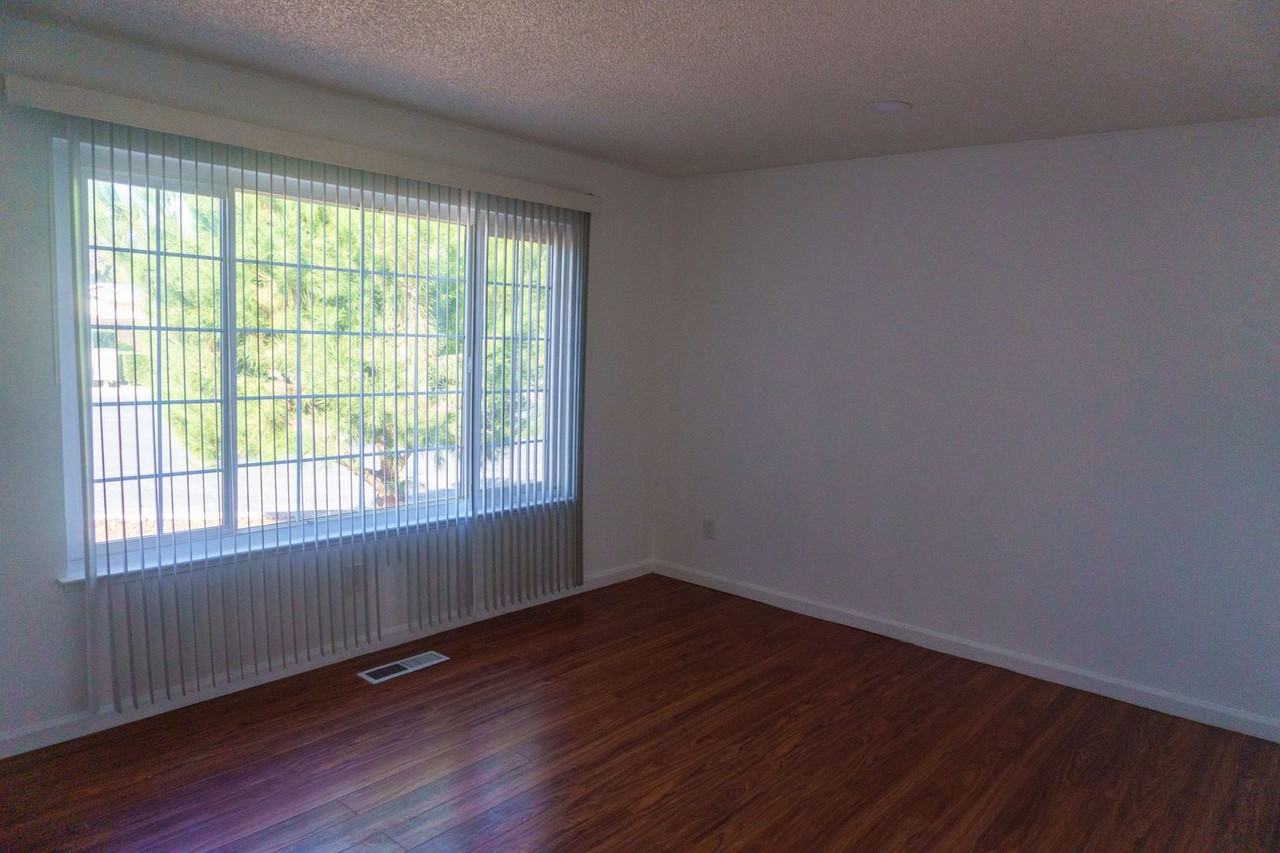 2105 Greenwood Pl - Photo 2 of 17