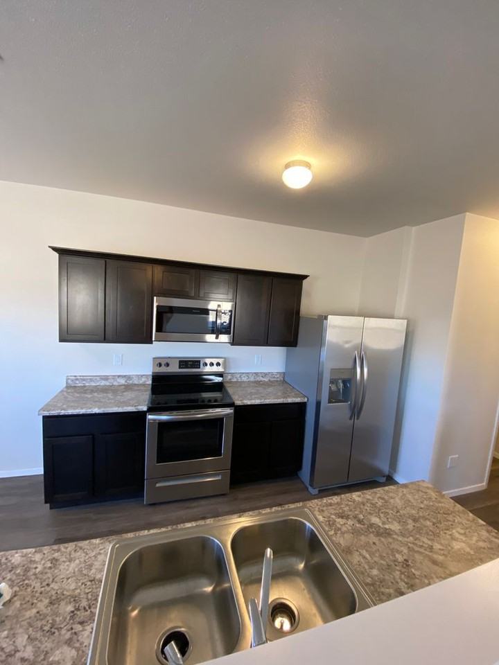 2701A Sidney Dr - Photo 5 of 21