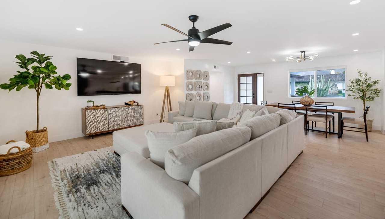 5311 N Woodmere Fairway - Photo 2 of 34