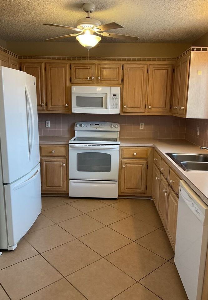 1701 Tanglewood Dr - Photo 4 of 30