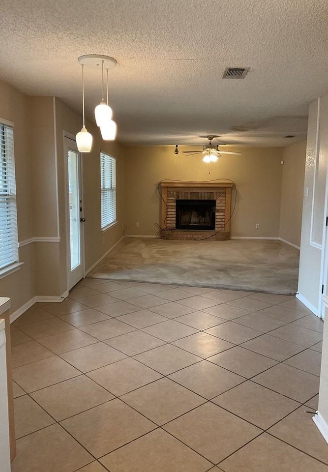 1701 Tanglewood Dr - Photo 7 of 30