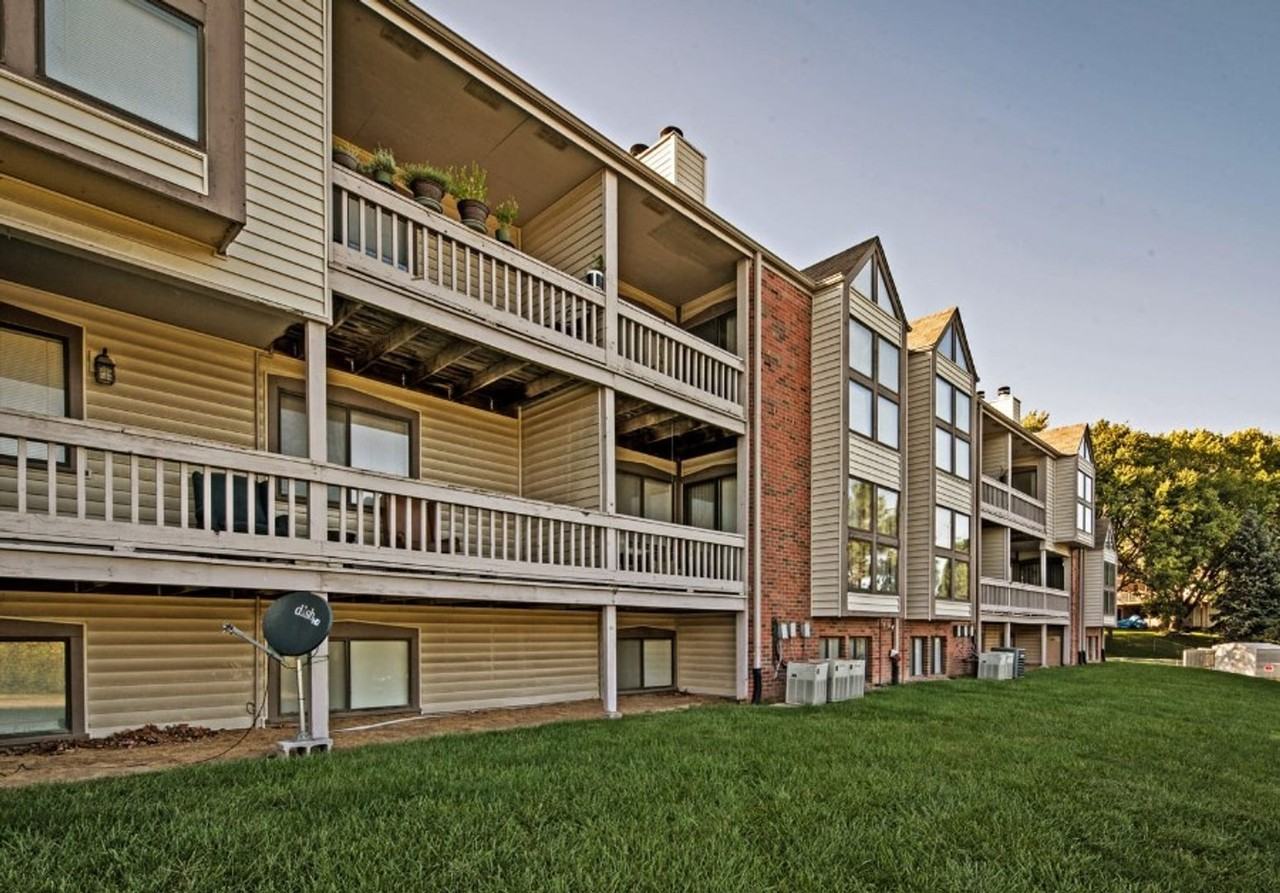 6410 S 72nd St #304 - Photo 3 of 29