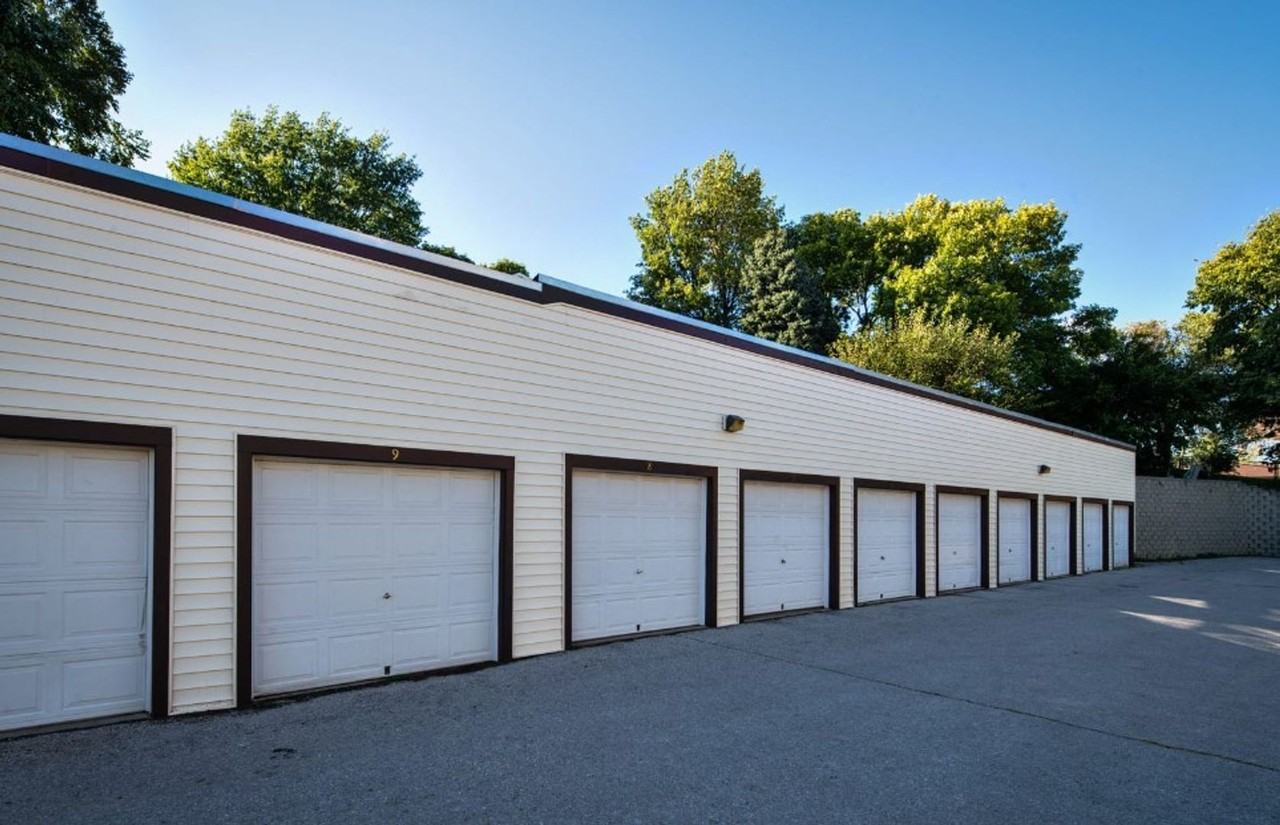 6410 S 72nd St #304 - Photo 4 of 29