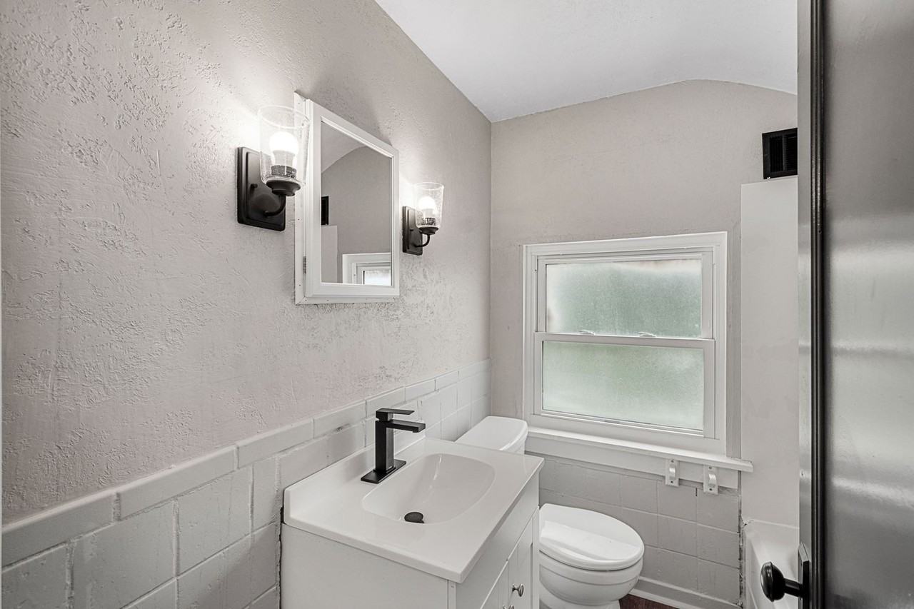 1114 North Ave - Photo 2 of 21