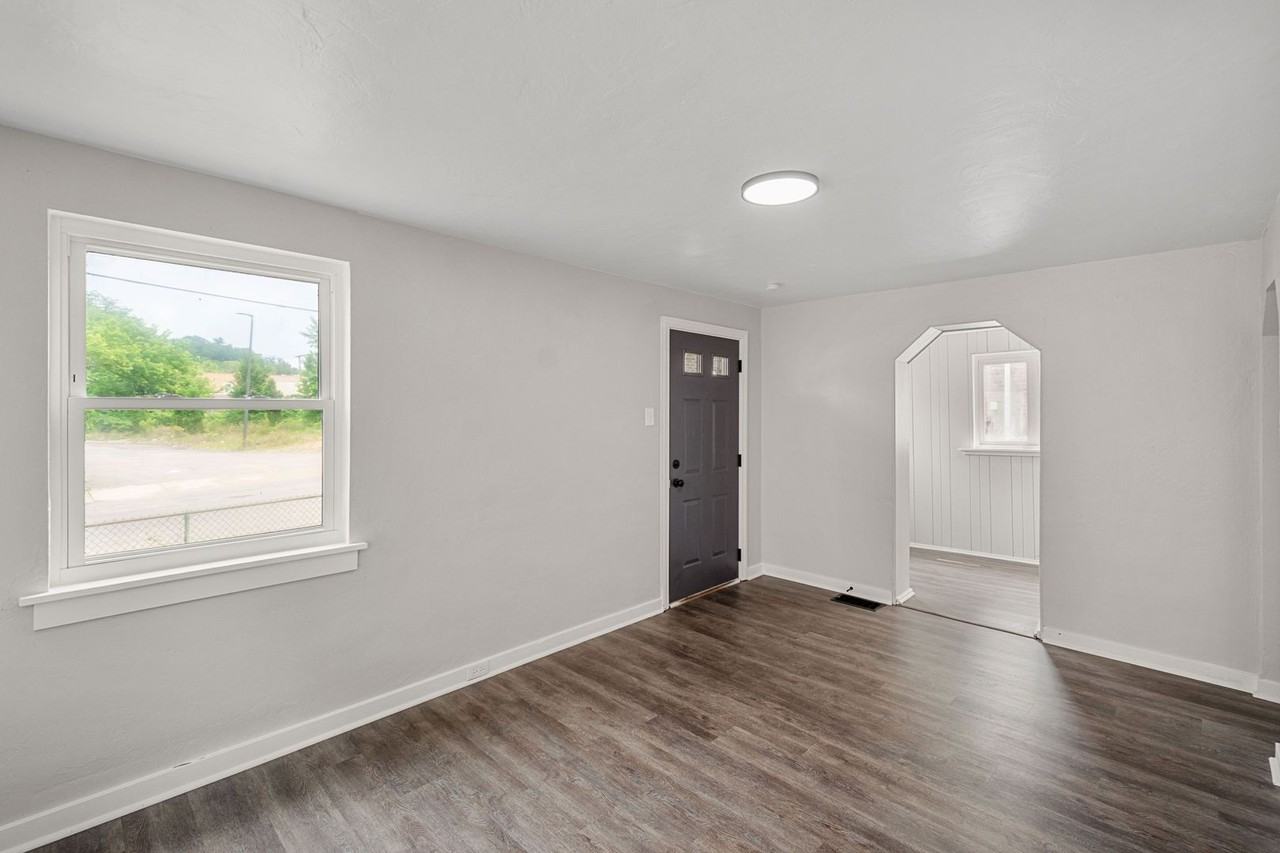 1114 North Ave - Photo 3 of 21