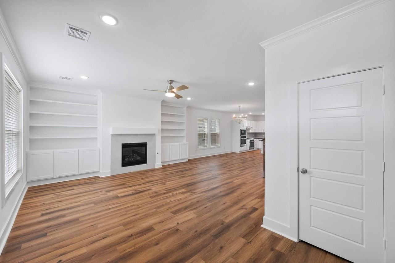 10924 Rochelle Ct - Photo 3 of 37