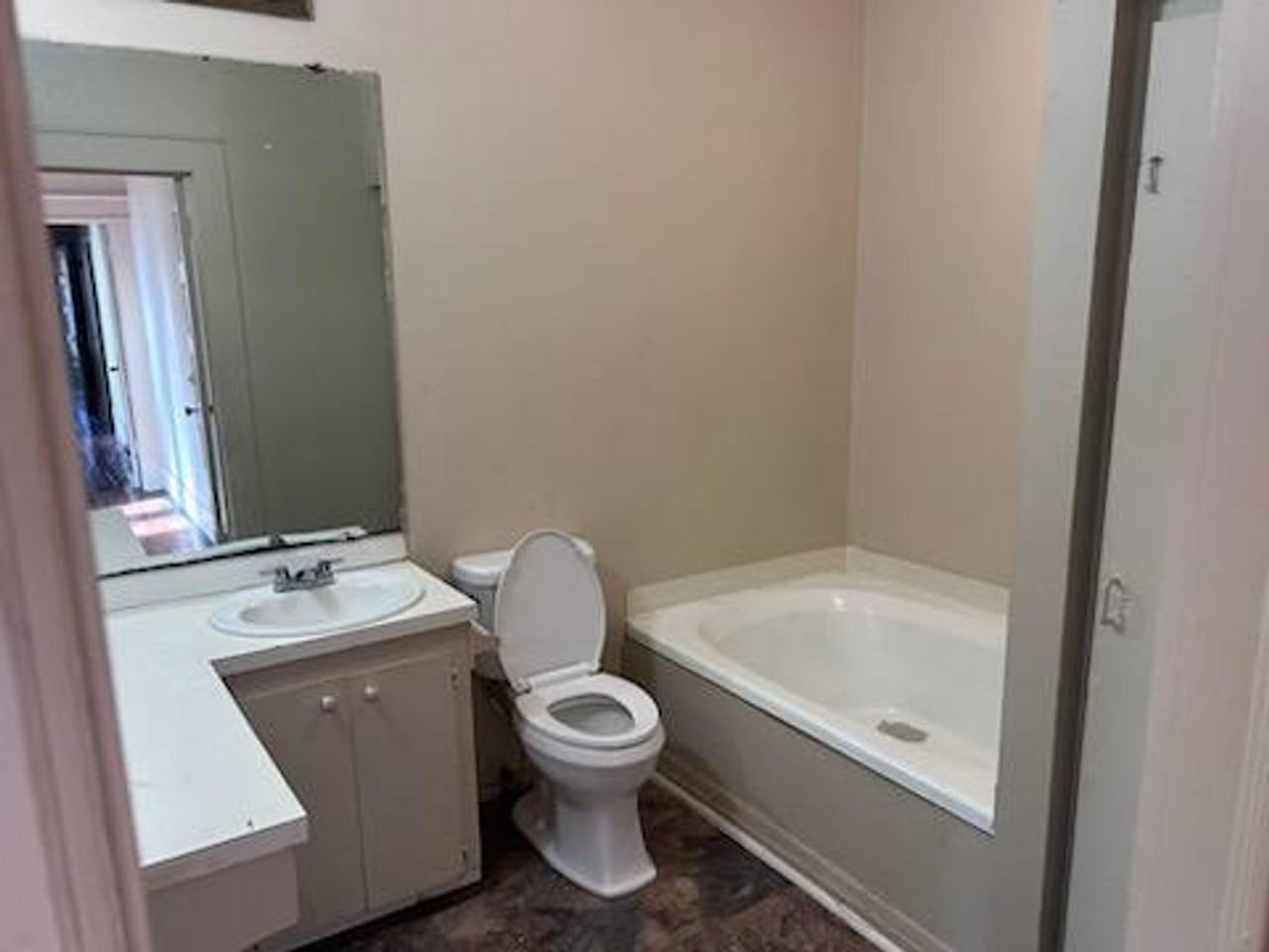 404 Chester St - Photo 2 of 9