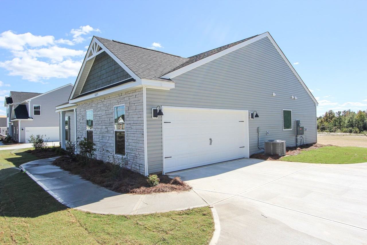4205 Forest Rd - Photo 3 of 35