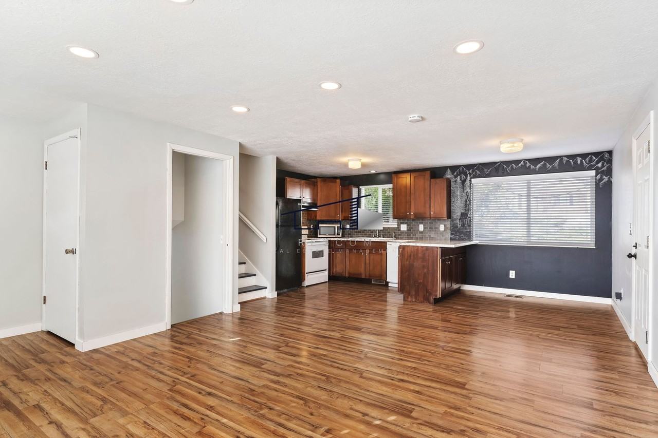 1186 E 3150 N - Photo 3 of 18