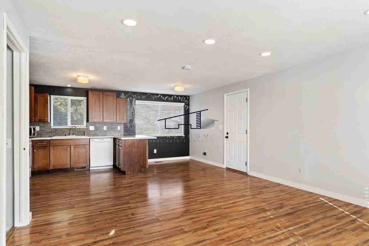 1186 E 3150 N - Photo 4 of 18