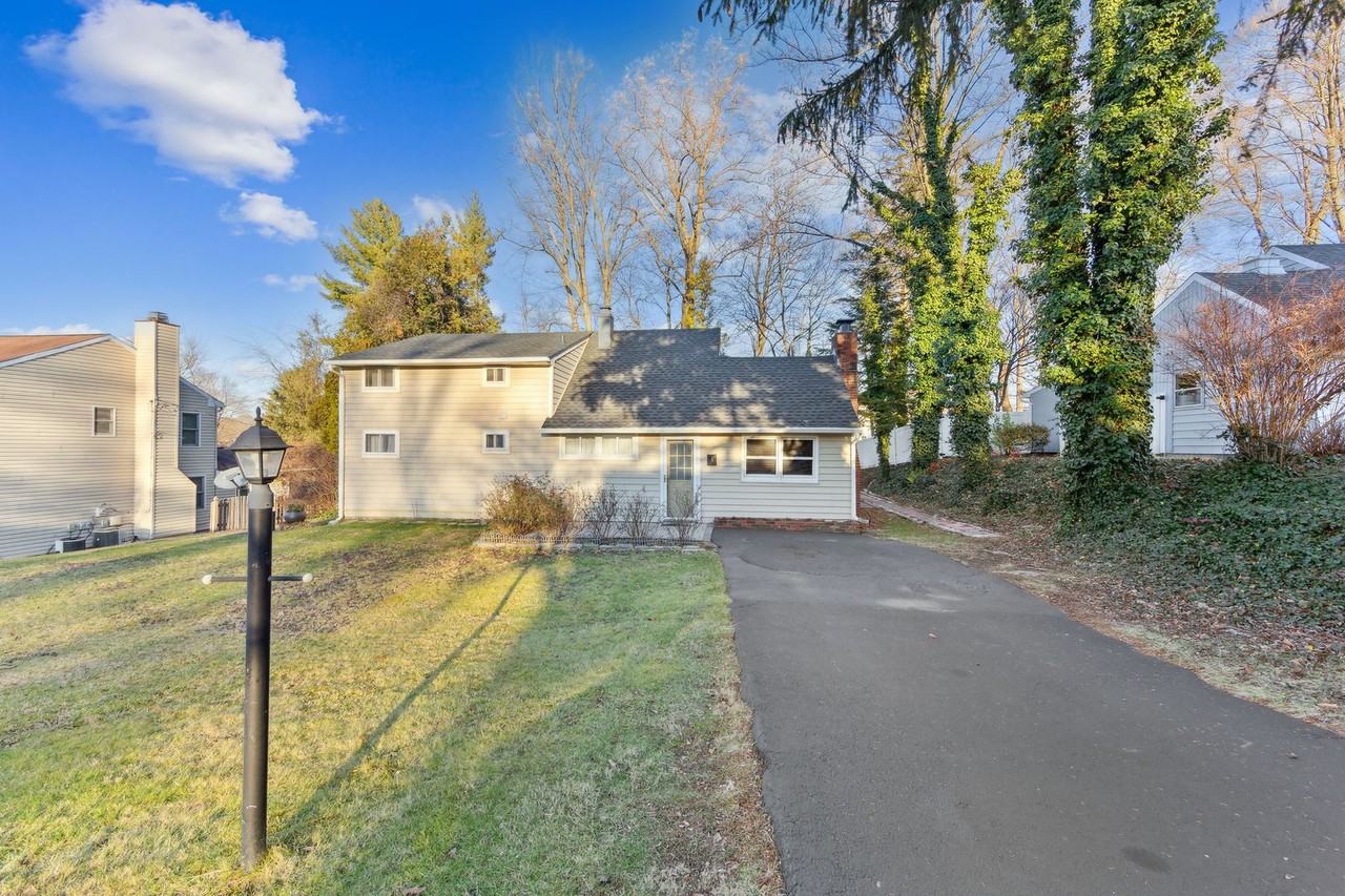 5 Devonwood Rd - Photo 2 of 32