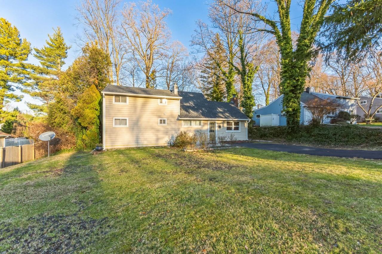 5 Devonwood Rd - Photo 4 of 32