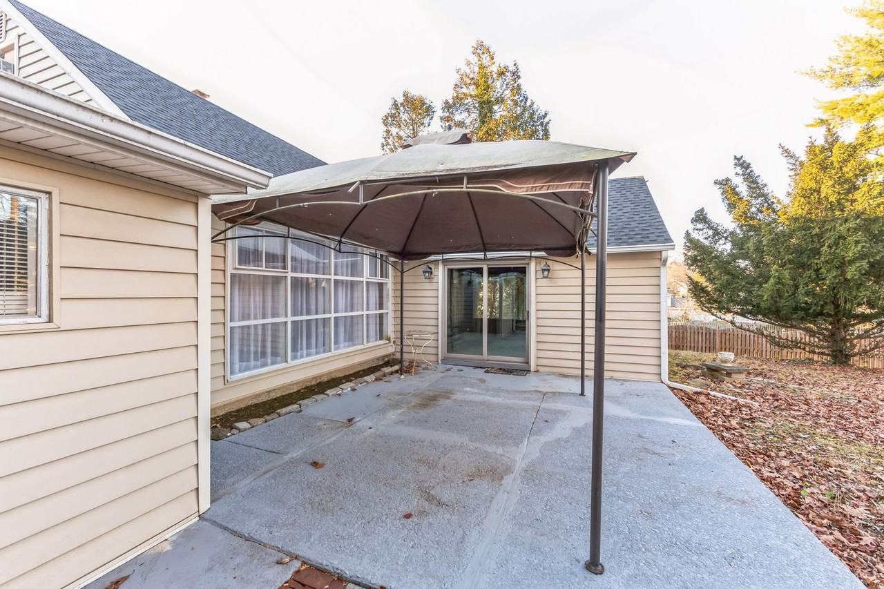 5 Devonwood Rd - Photo 5 of 32