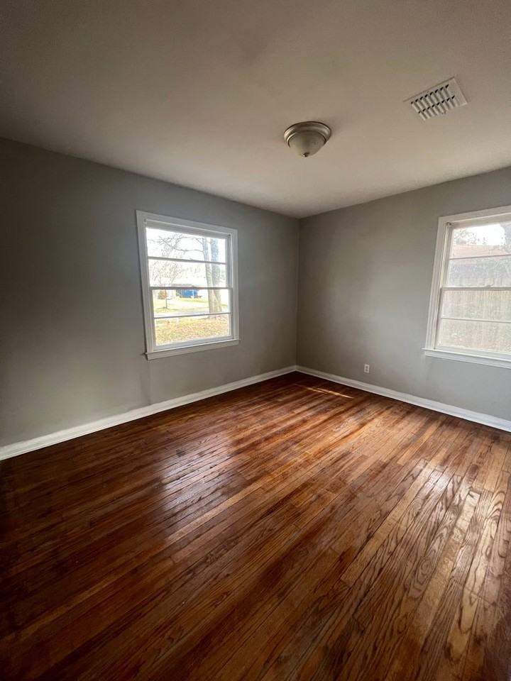 3204 Mcgregor St - Photo 6 of 8