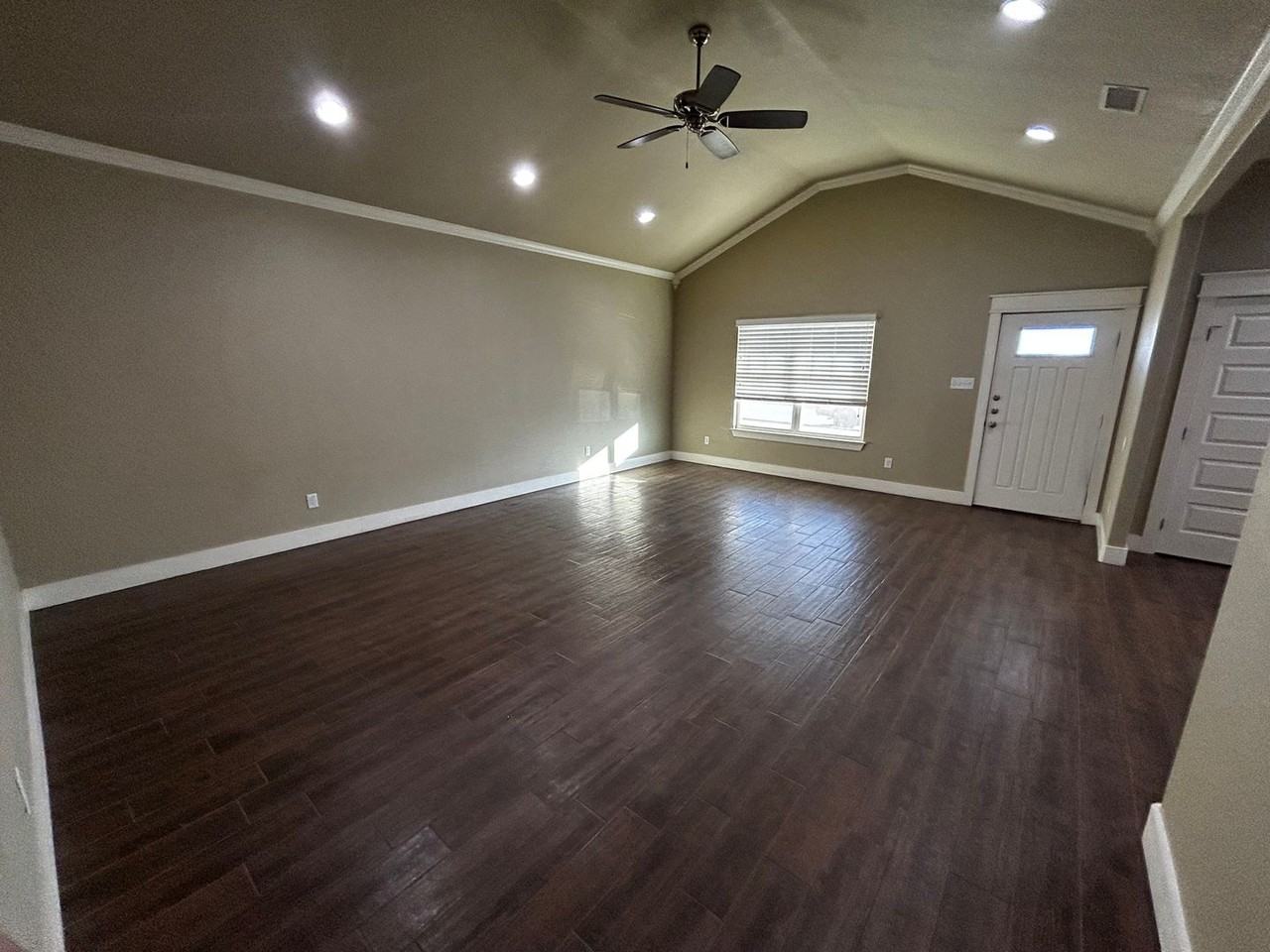 1718 Chianti Dr - Photo 3 of 15