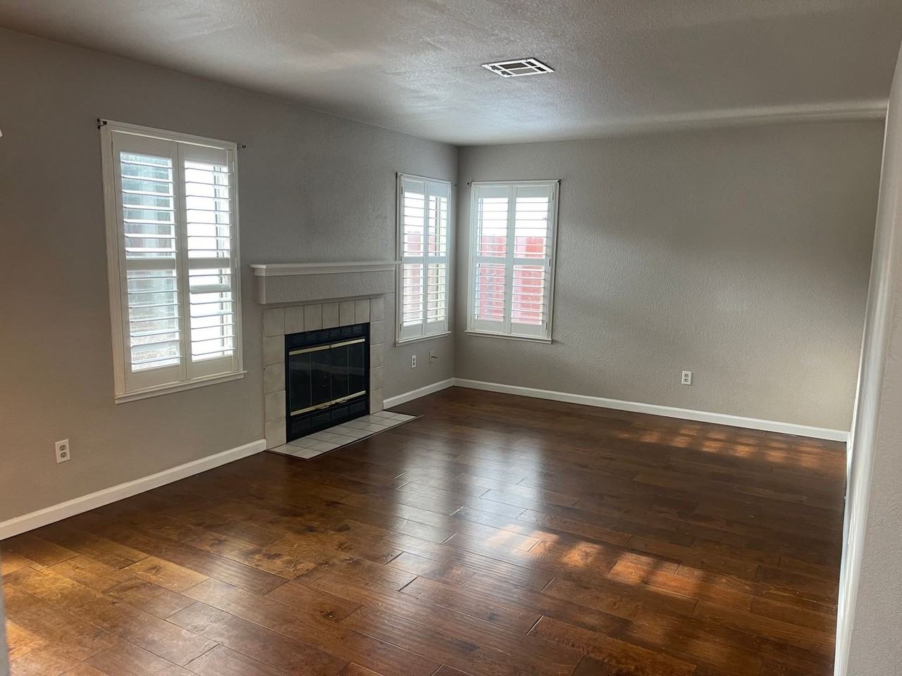 2234 Prestwick St - Photo 7 of 48