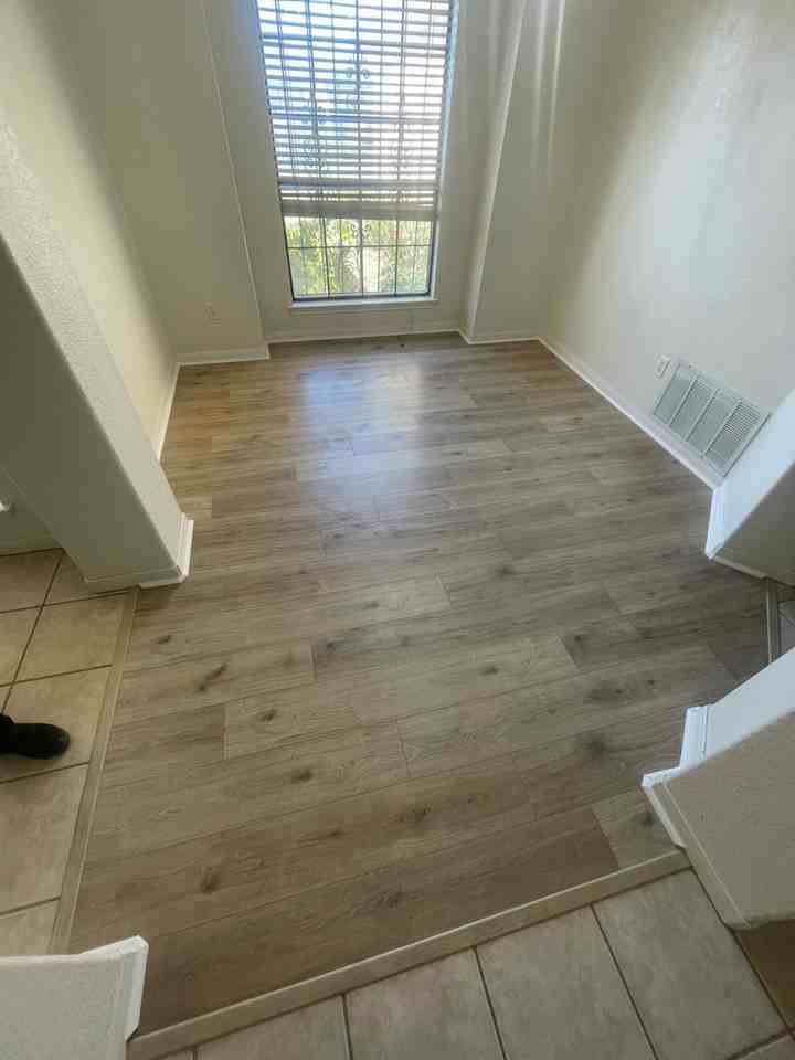 4719 Shumard Dr - Photo 3 of 15